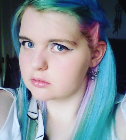 Long straight turquoise hair with pastel pink and purple side panels