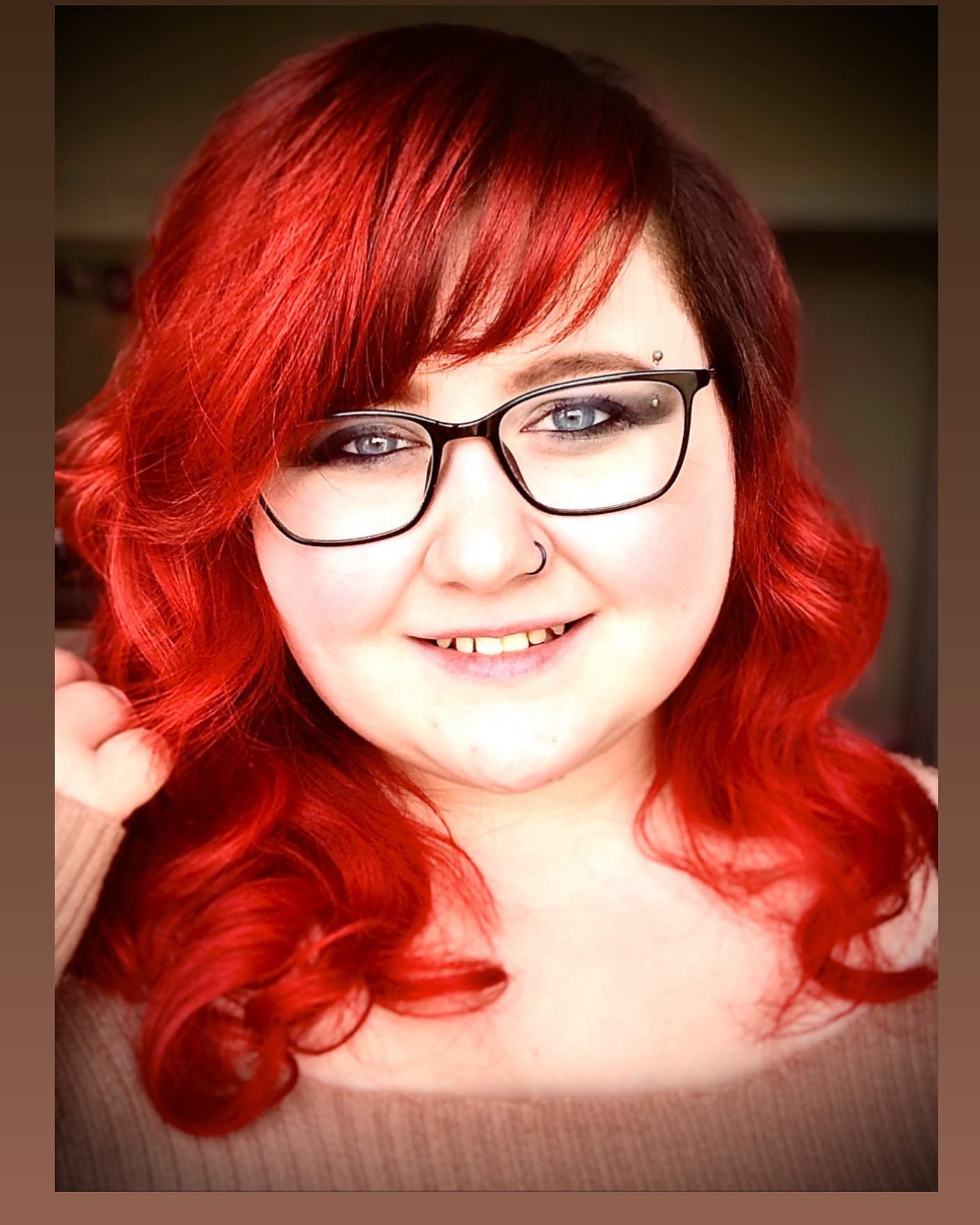 Shoulder-length red curls with a smooth side-swept fringe