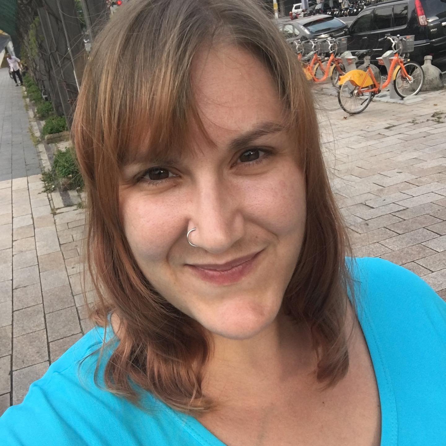 Layered shoulder-length lob with a soft side-swept fringe