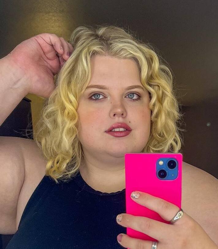 Haircuts for Plus Size Women with Round Faces
