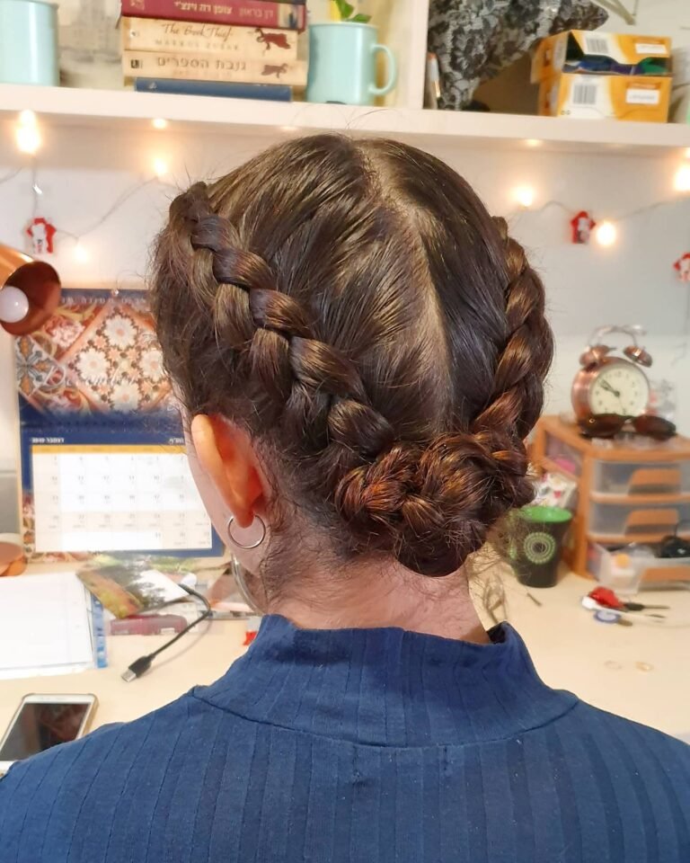 School Bun Hairstyles: 15 Neat Ideas That Stay Put All Day