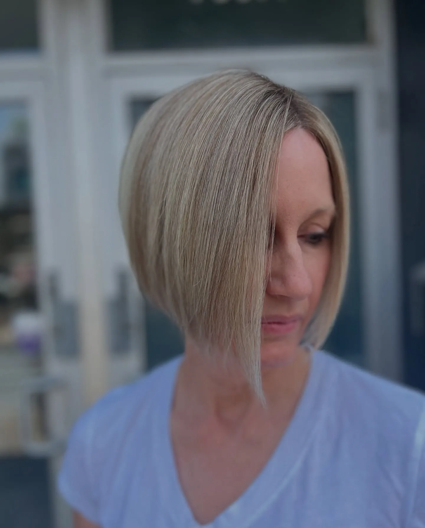 Soft ash blonde graduated bob with longer front pieces