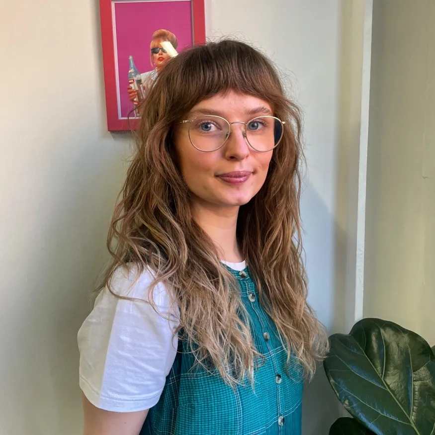 Long wavy hair with short micro bangs