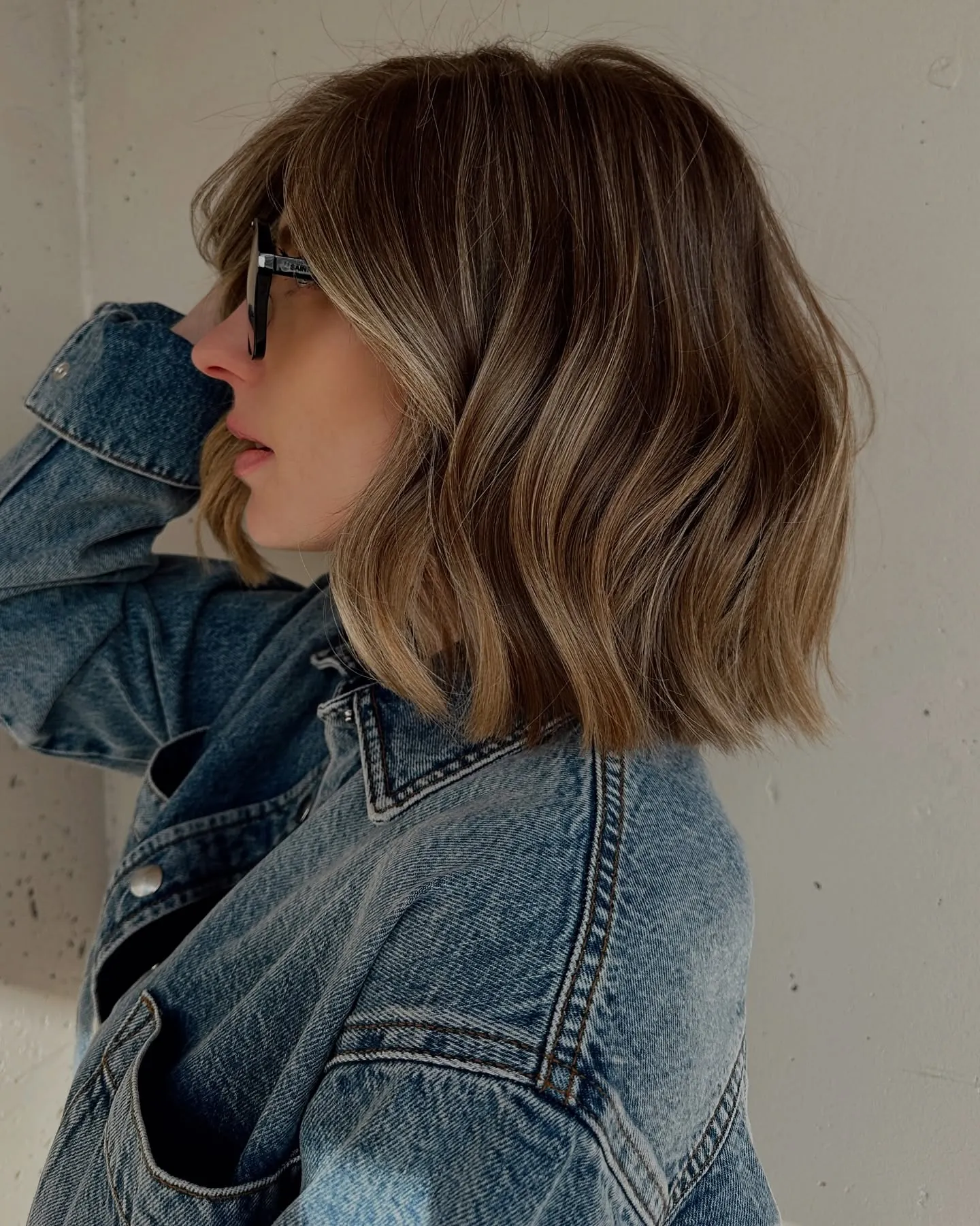 Highlighted bob with soft loose waves
