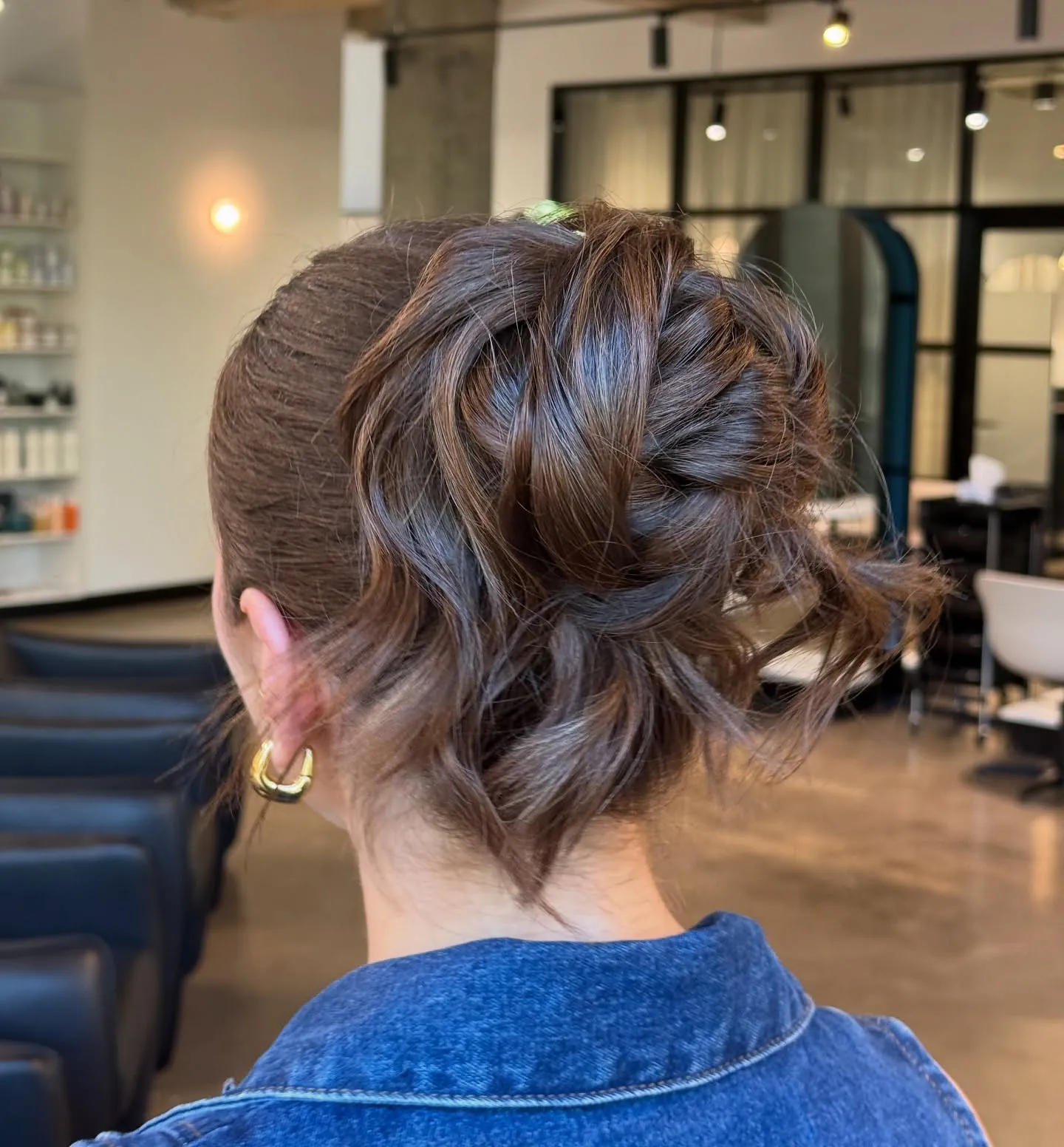 Voluminous curly bun with pinned loops