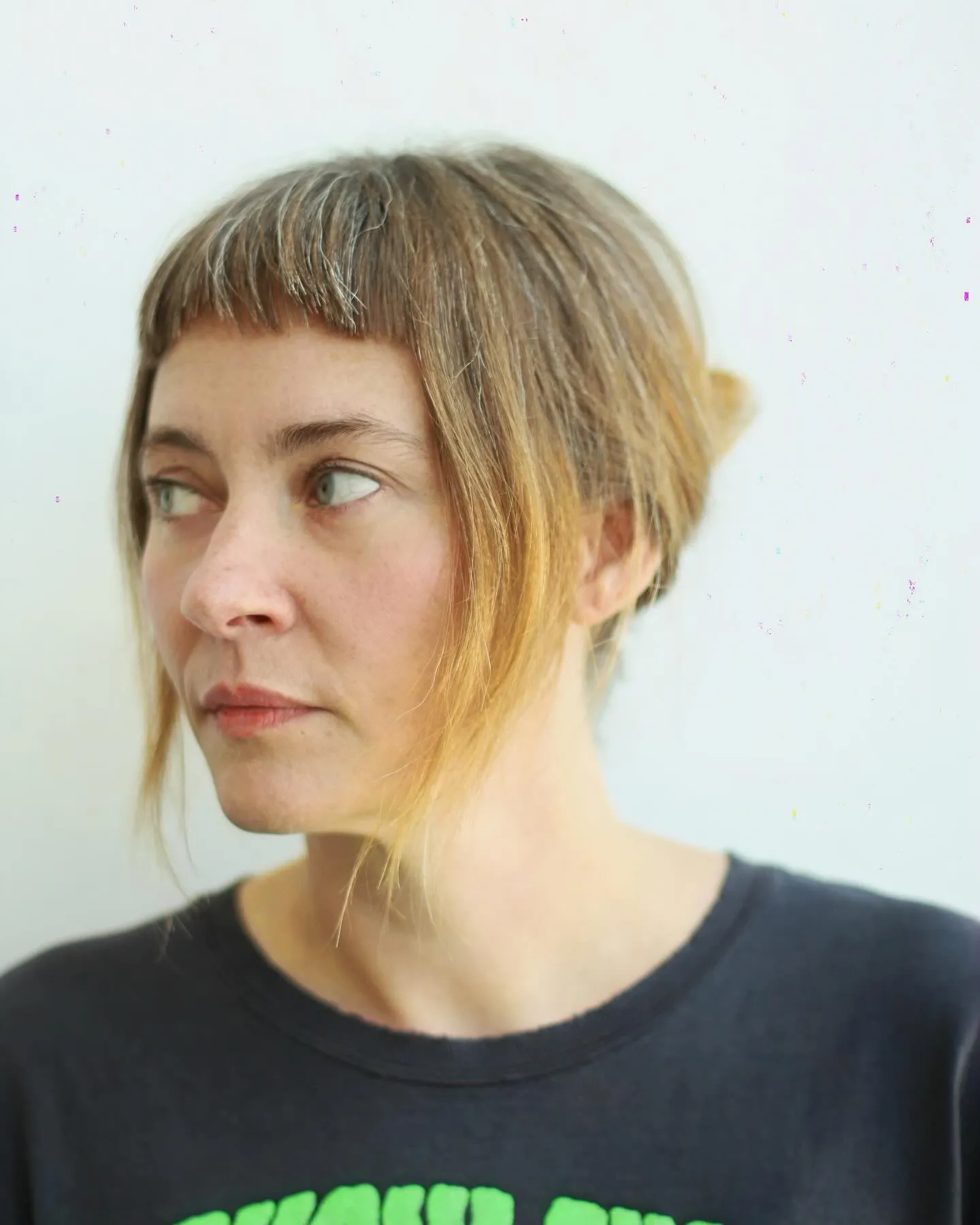 Short shag haircut with uneven baby bangs