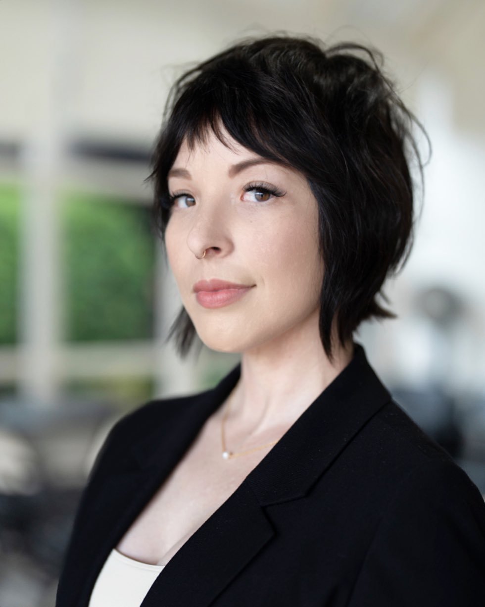 Piecey black bixie with a short fringe and longer side sections