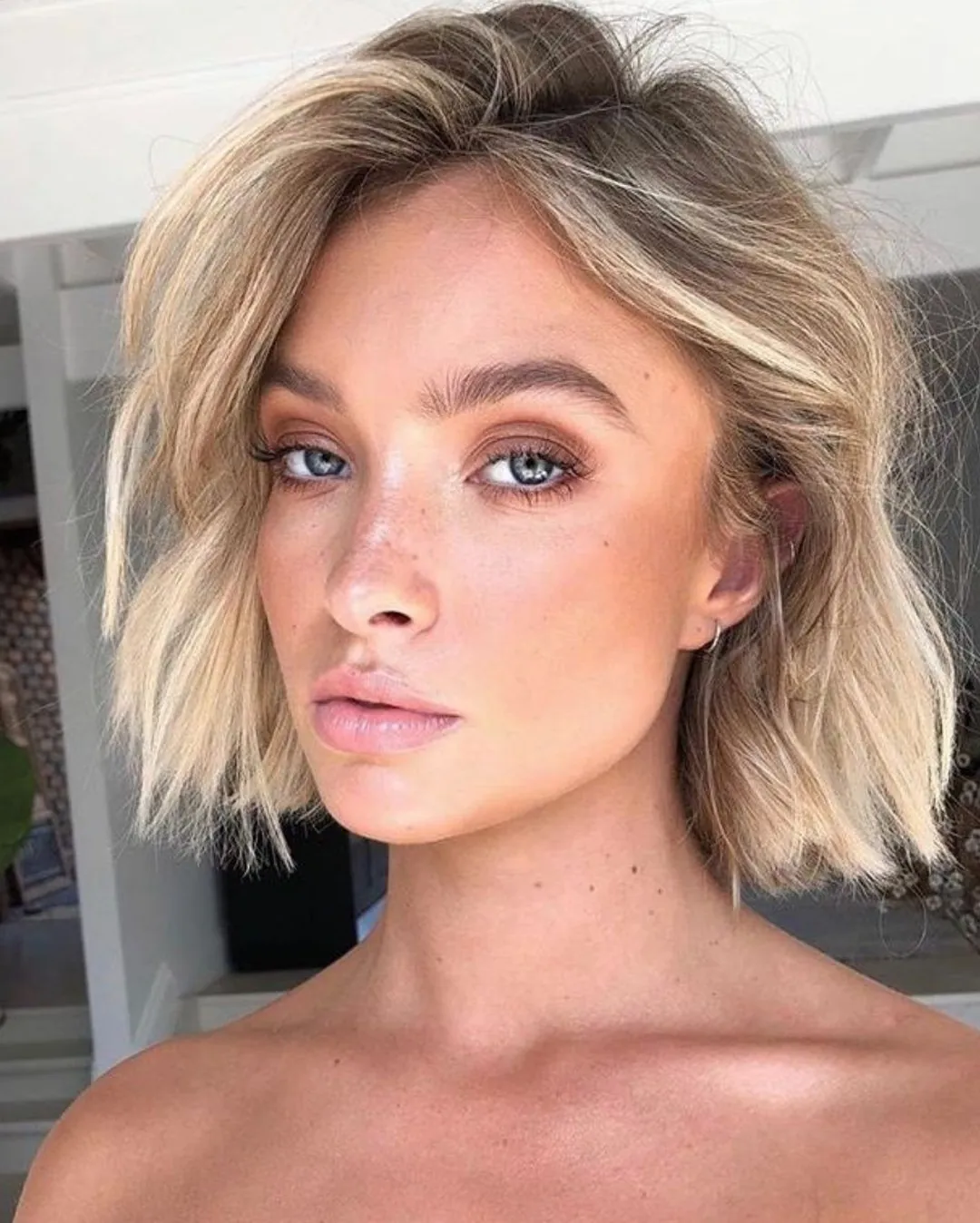 Tousled rooted blonde bob with layered ends
