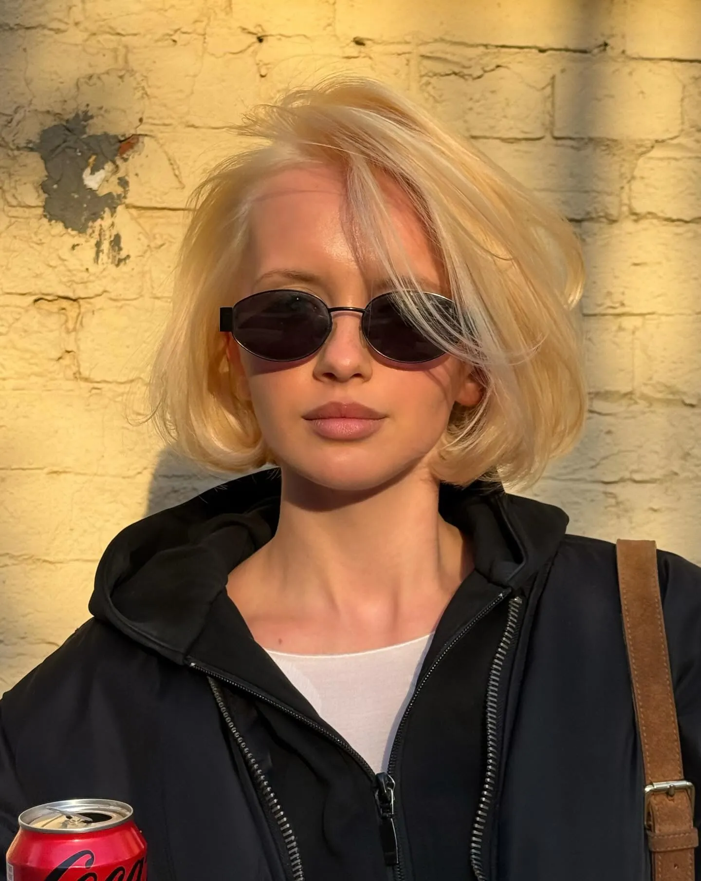 Rounded blonde bob with smooth side-swept front