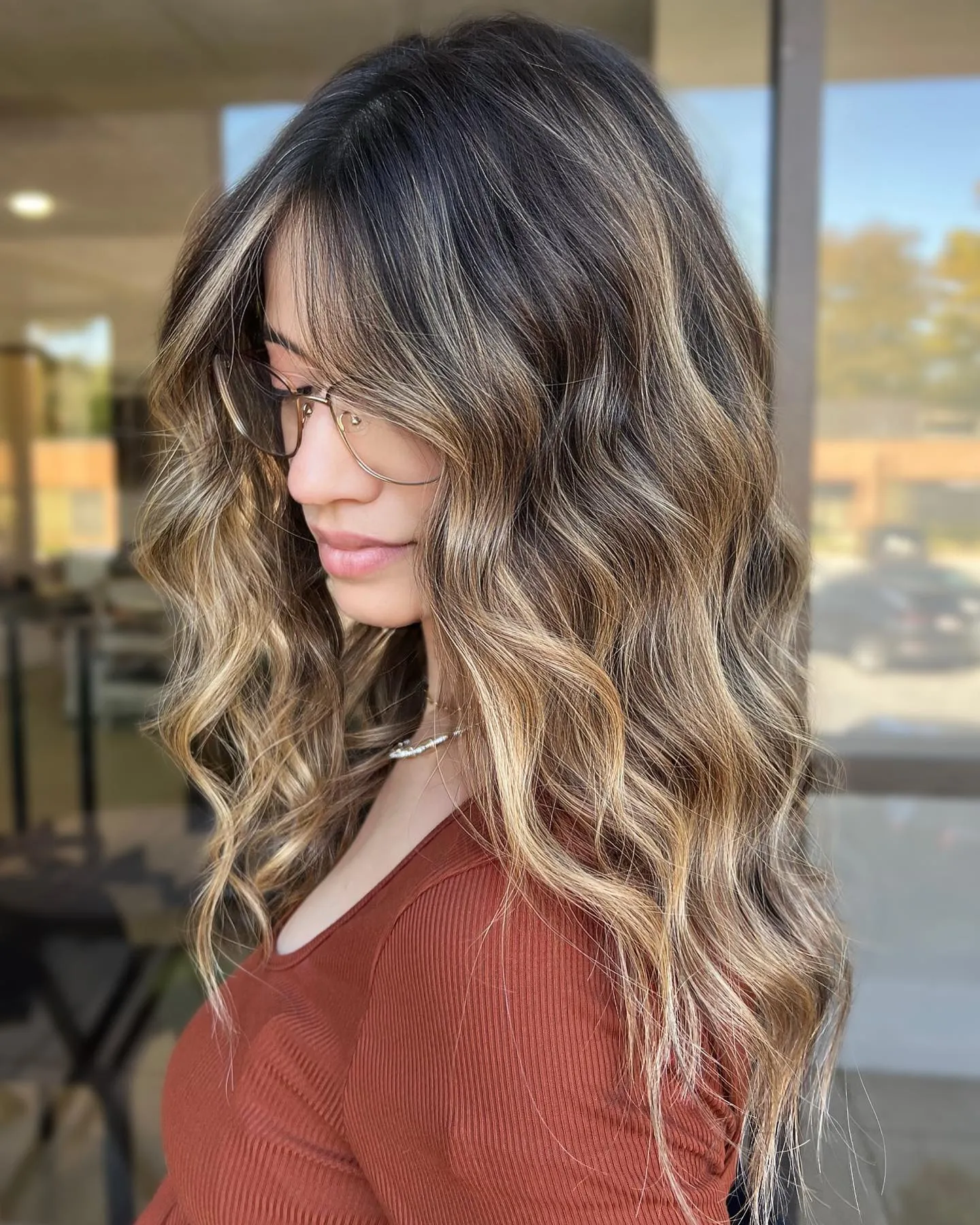 Dark brunette waves with high-contrast balayage highlights