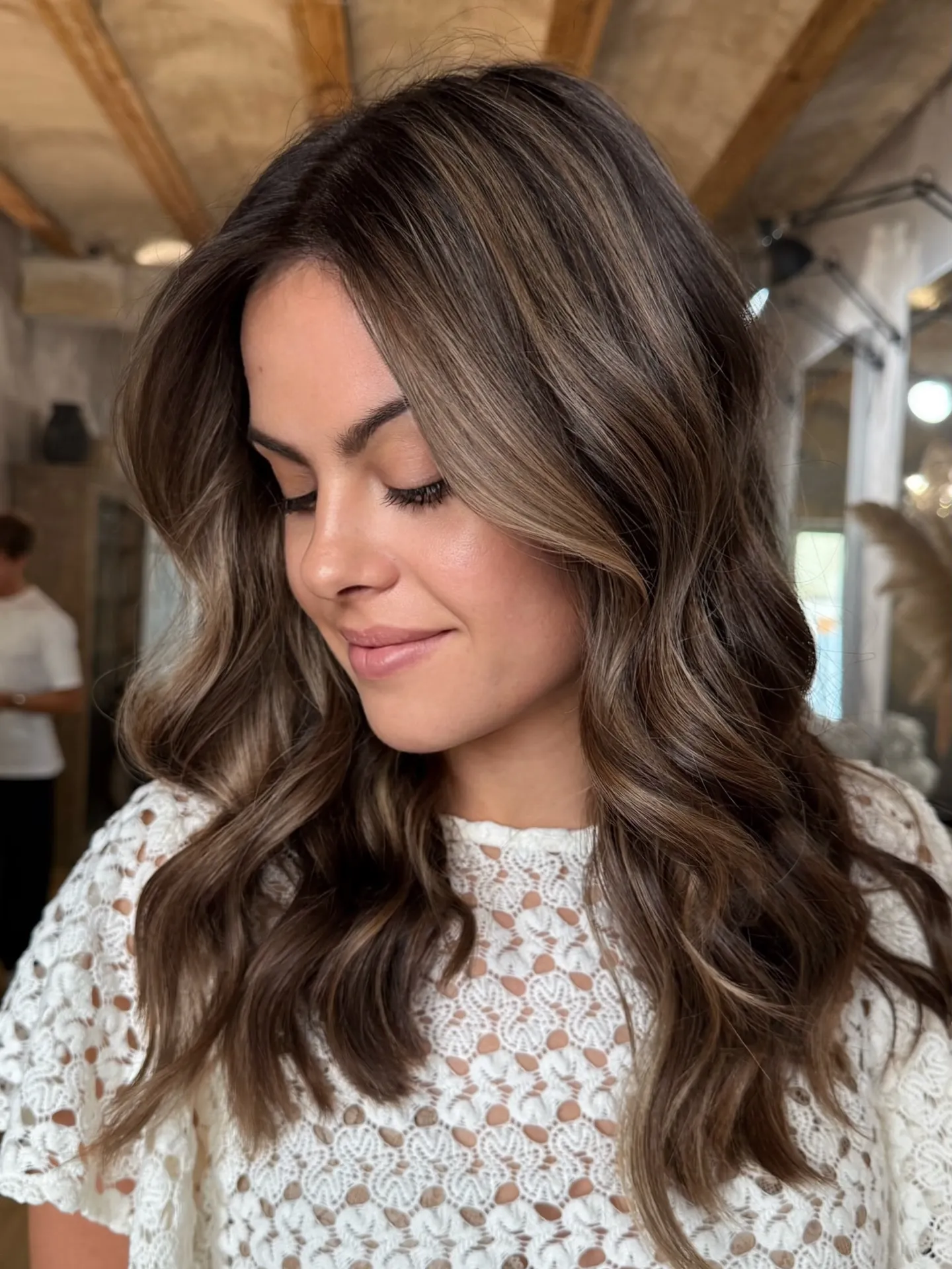 Brunette waves with bright face-framing highlights