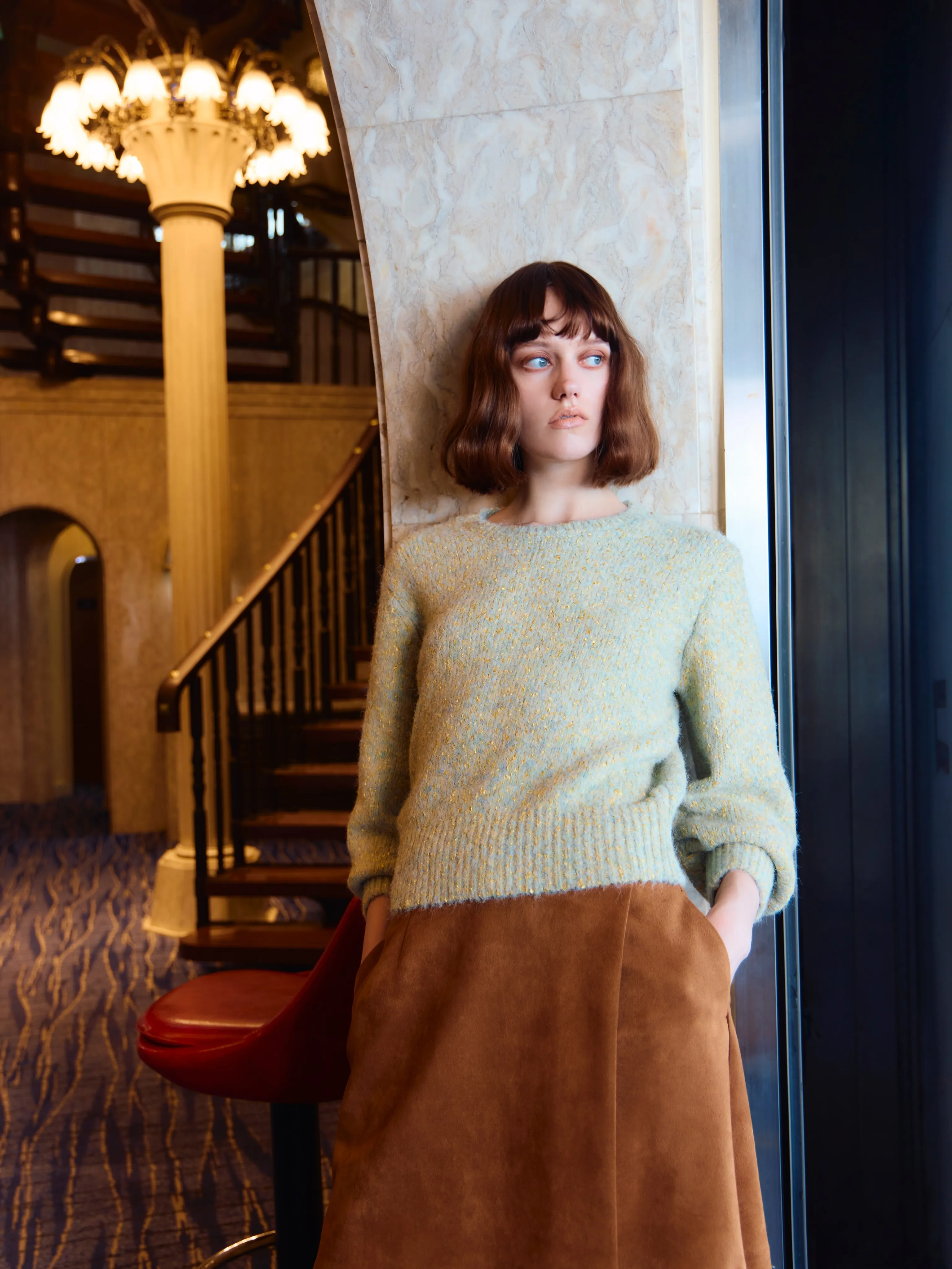 Jaw-length wavy bob with full fringe