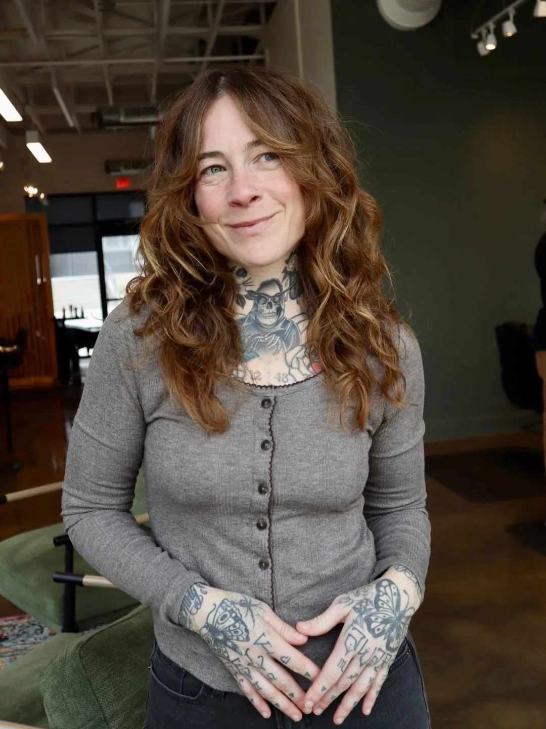 Long layered waves with soft face-framing fringe