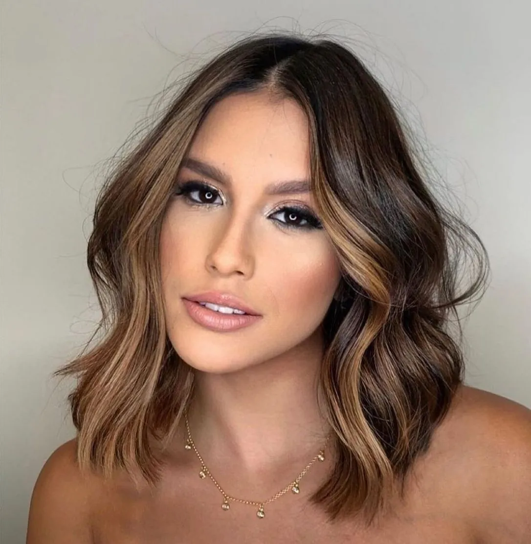 Highlighted wavy lob with center part