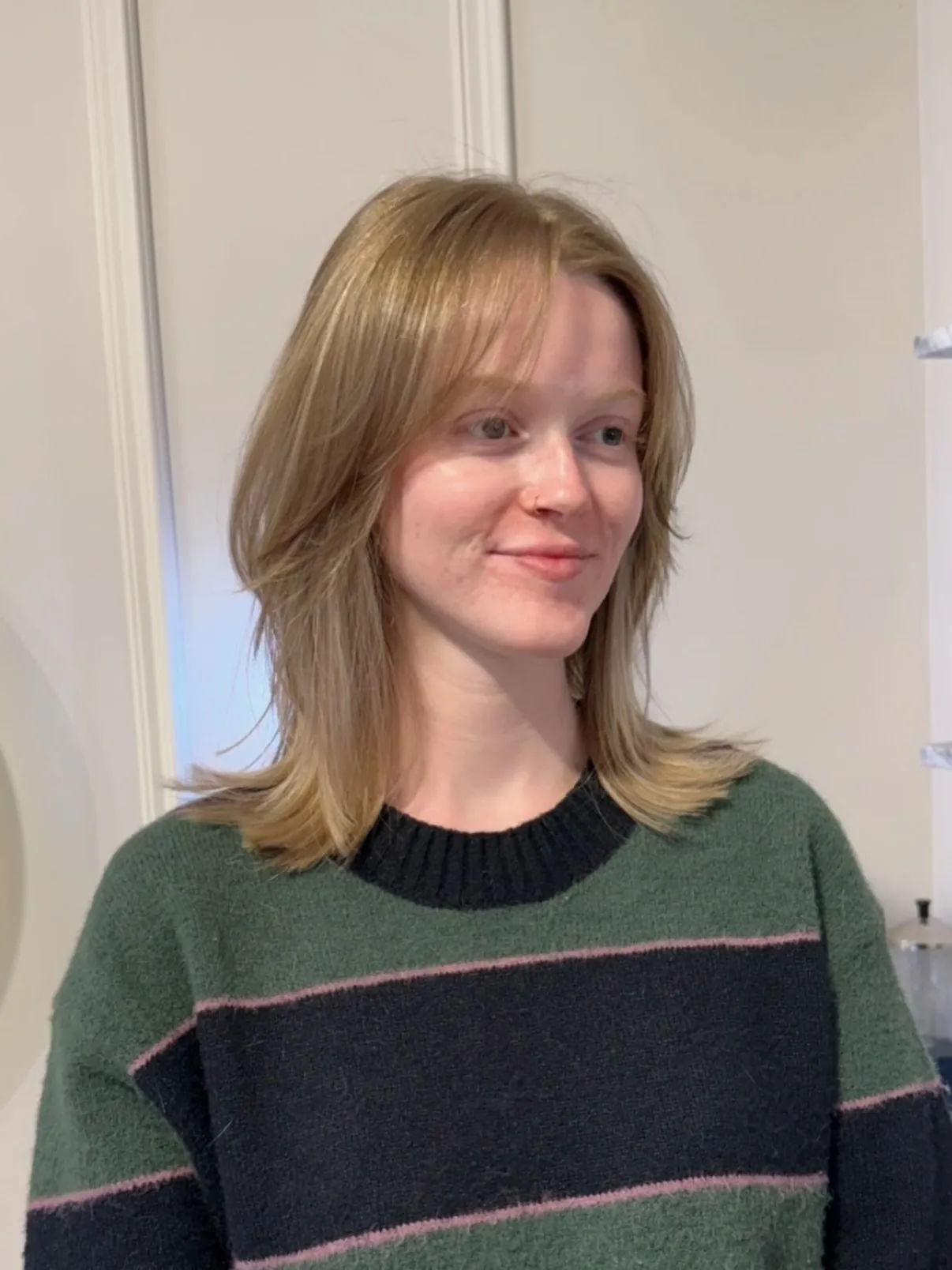 Shoulder-length layers with flipped ends