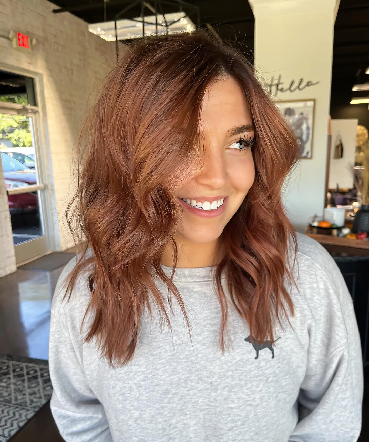 Medium copper-red soft waves