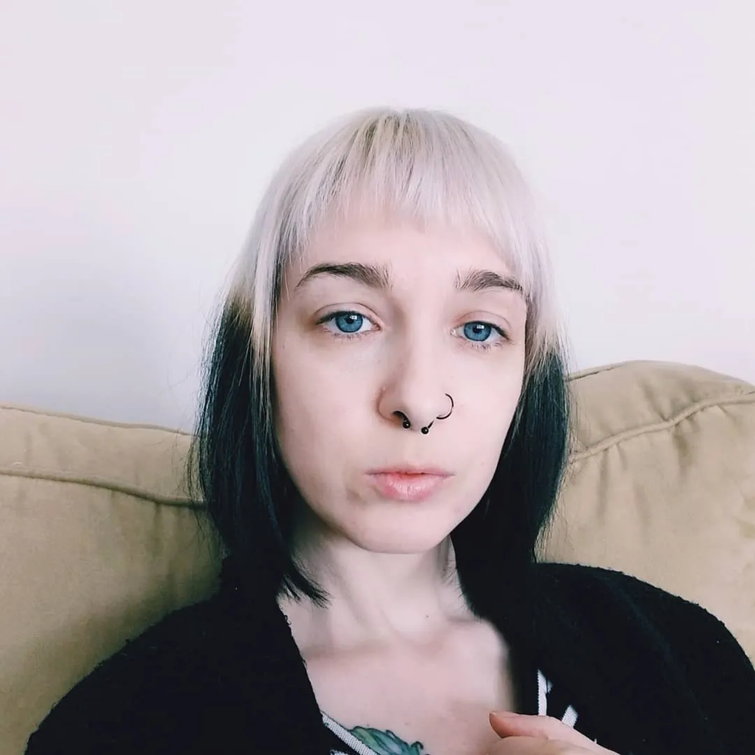 Straight split-dye lob with pale top and black lengths