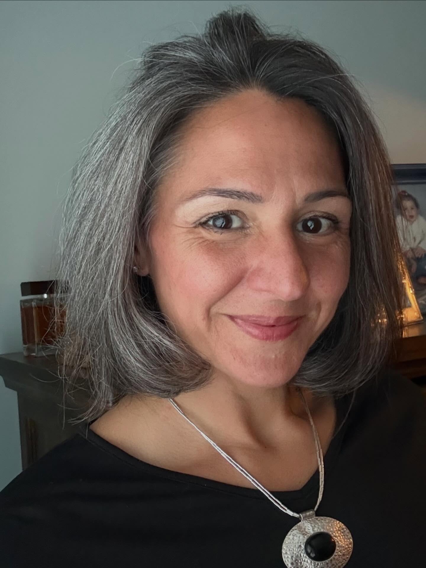Shoulder-grazing gray bob with smooth soft ends