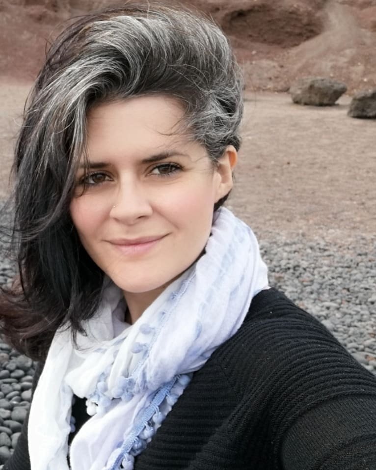 Asymmetrical wavy gray crop with a deep side part and short sides