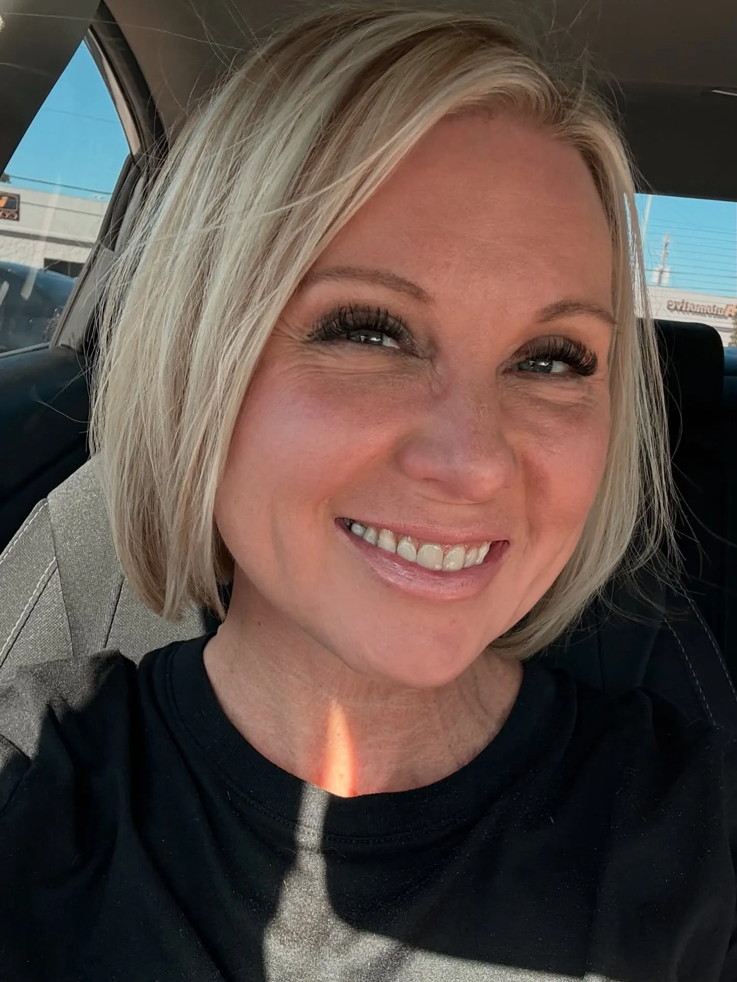 Short asymmetrical blonde bob with side sweep and angled front