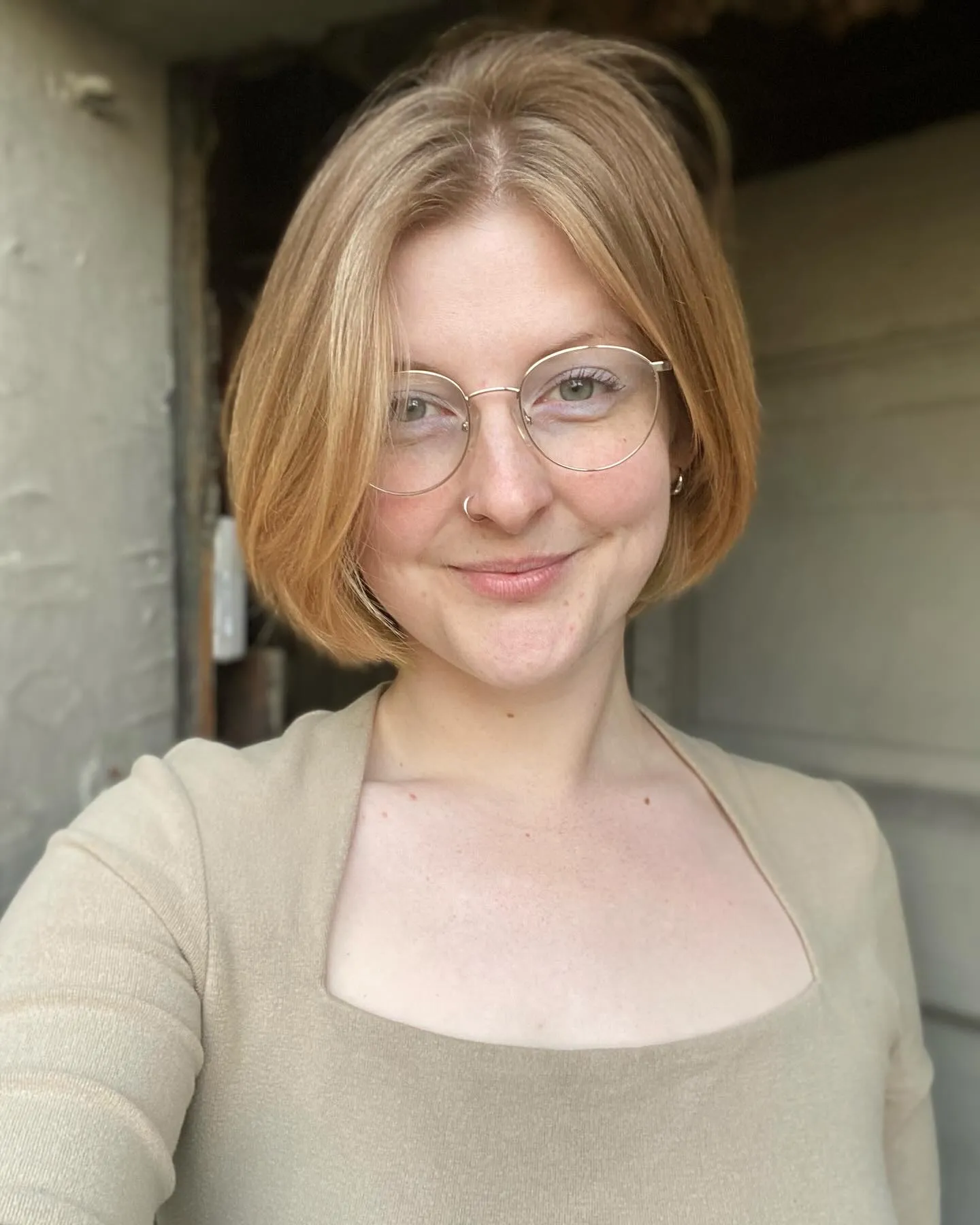 Rounded jaw-length bob with side part