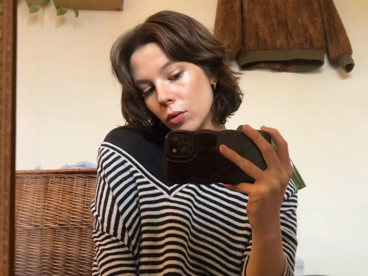 Soft wavy layered bob with center part and loose bends