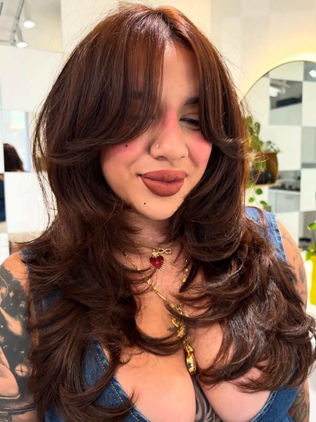 Rounded butterfly layers with center-parted face framing