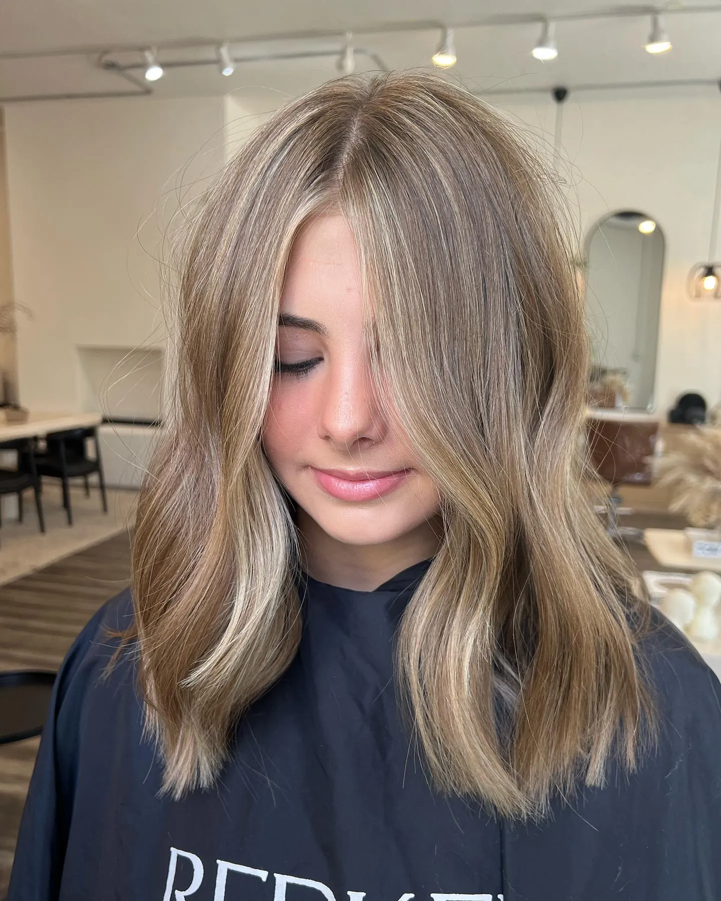 Dimensional light blonde lob with soft waves