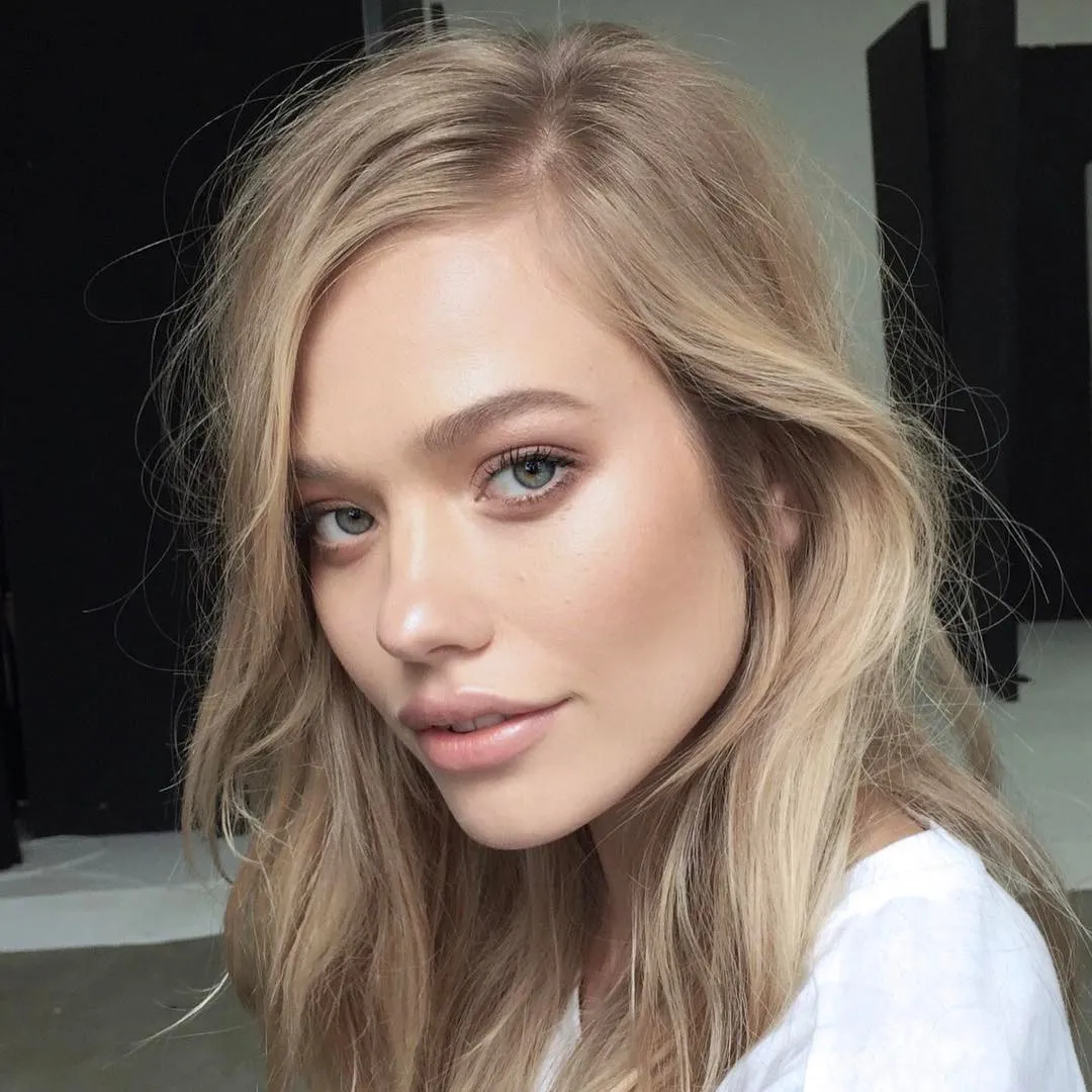 Side-parted light blonde hair with long layers