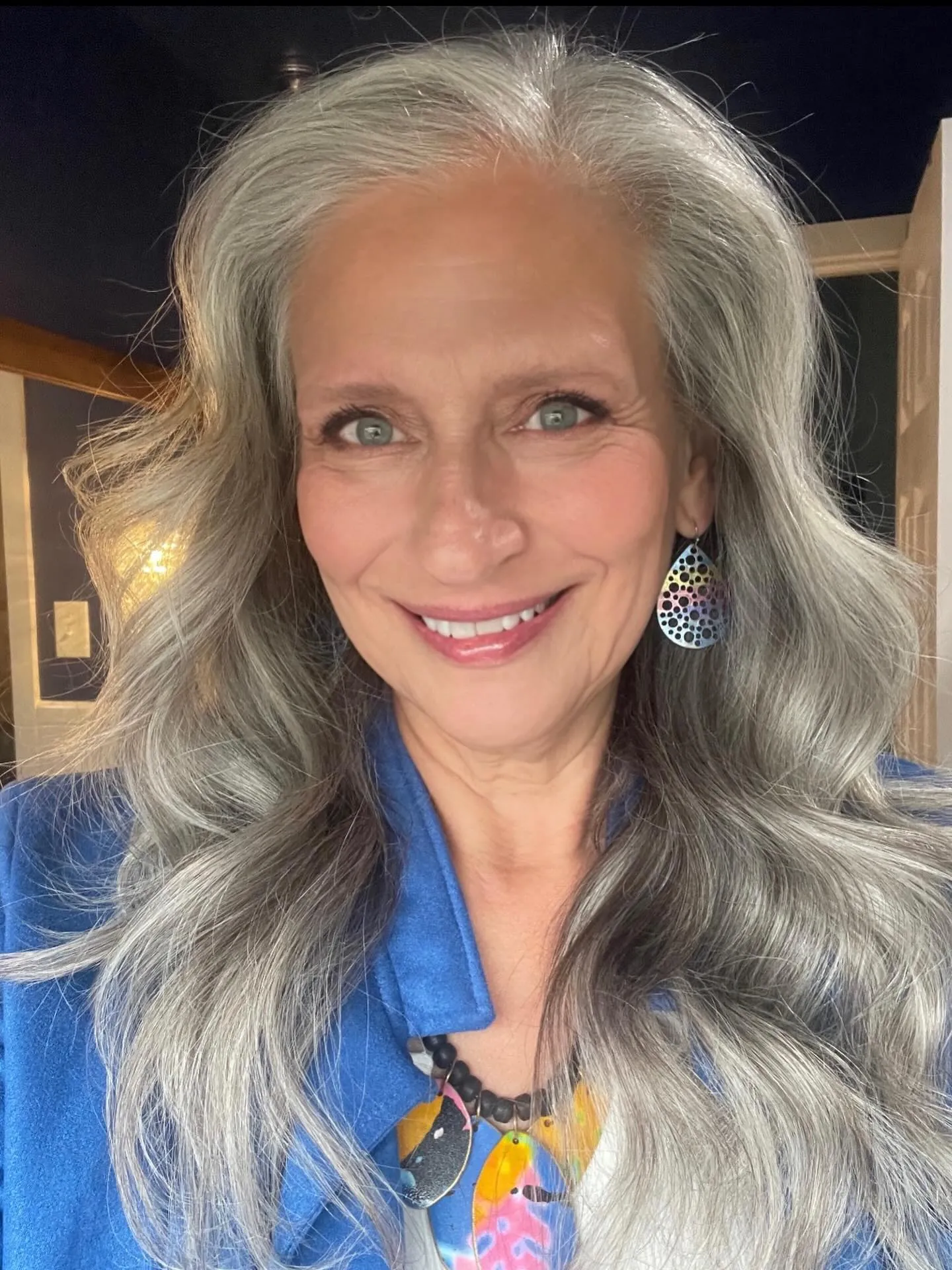 Soft long silver layers with gentle bends
