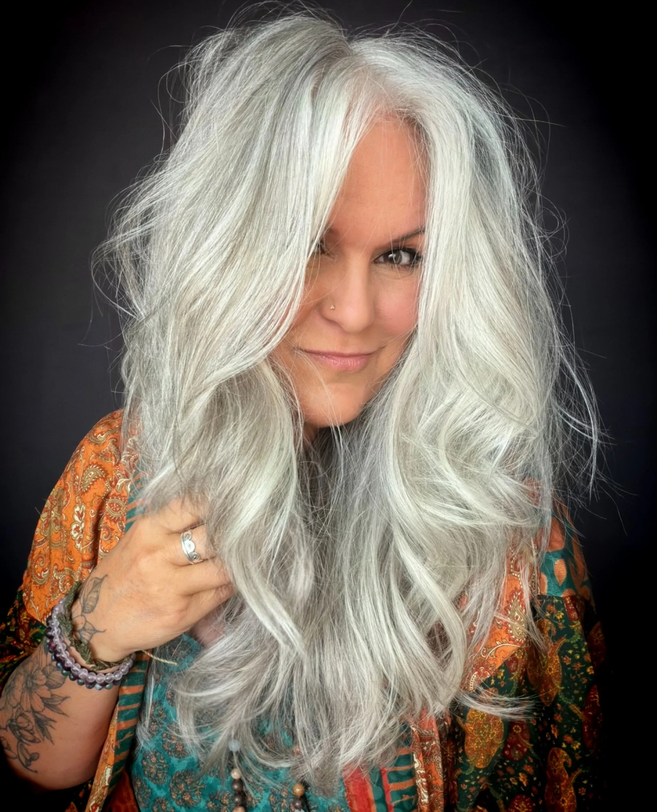 Voluminous long silver waves with airy body