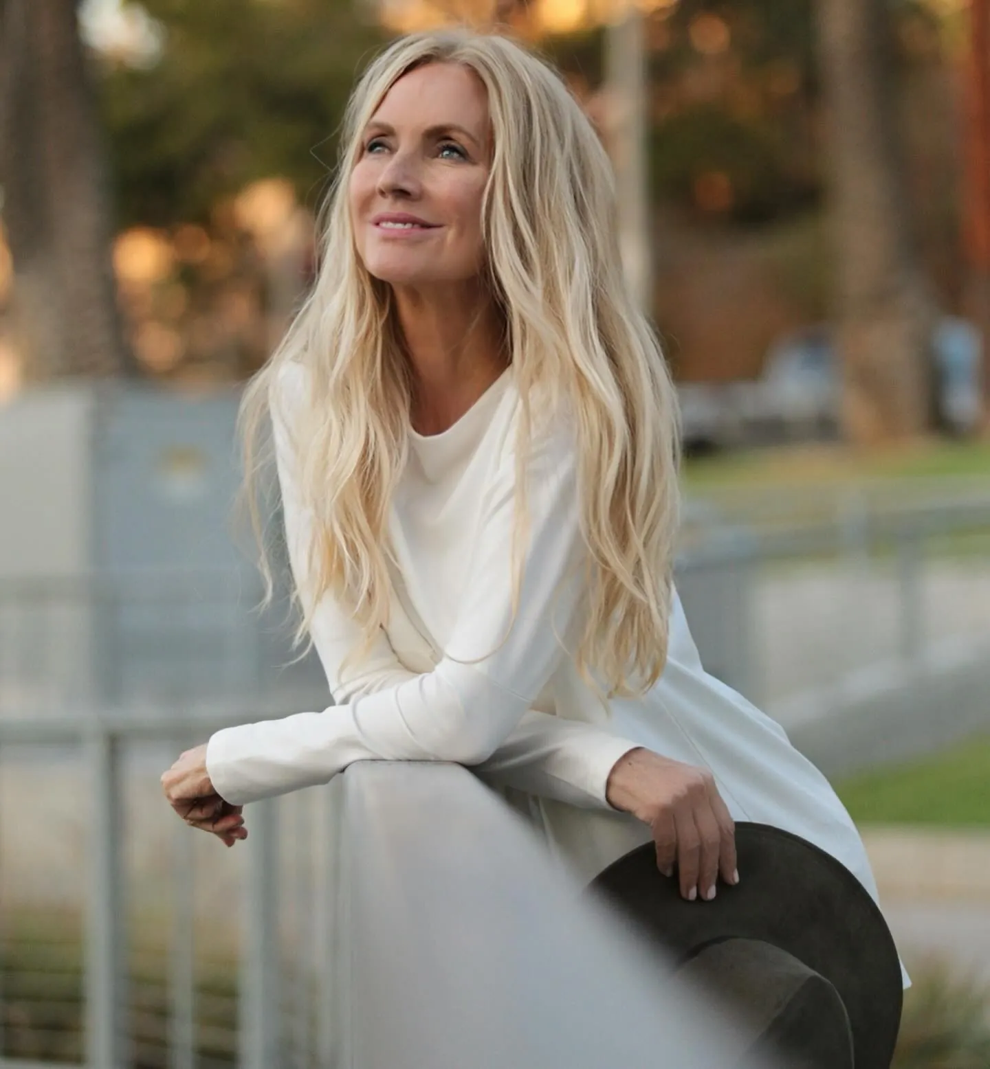 Relaxed long blonde beach waves