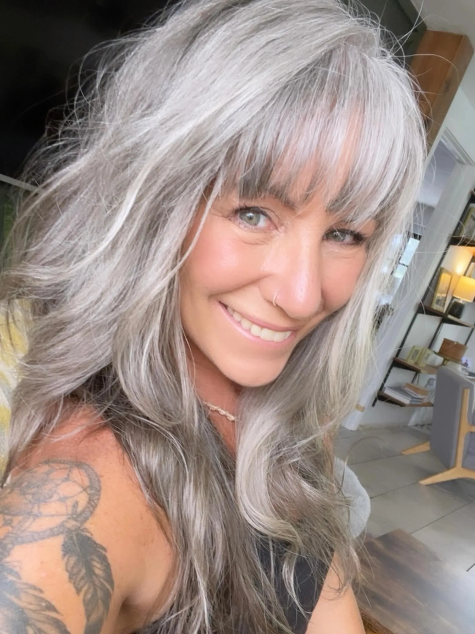 Long silver layers with a soft fringe