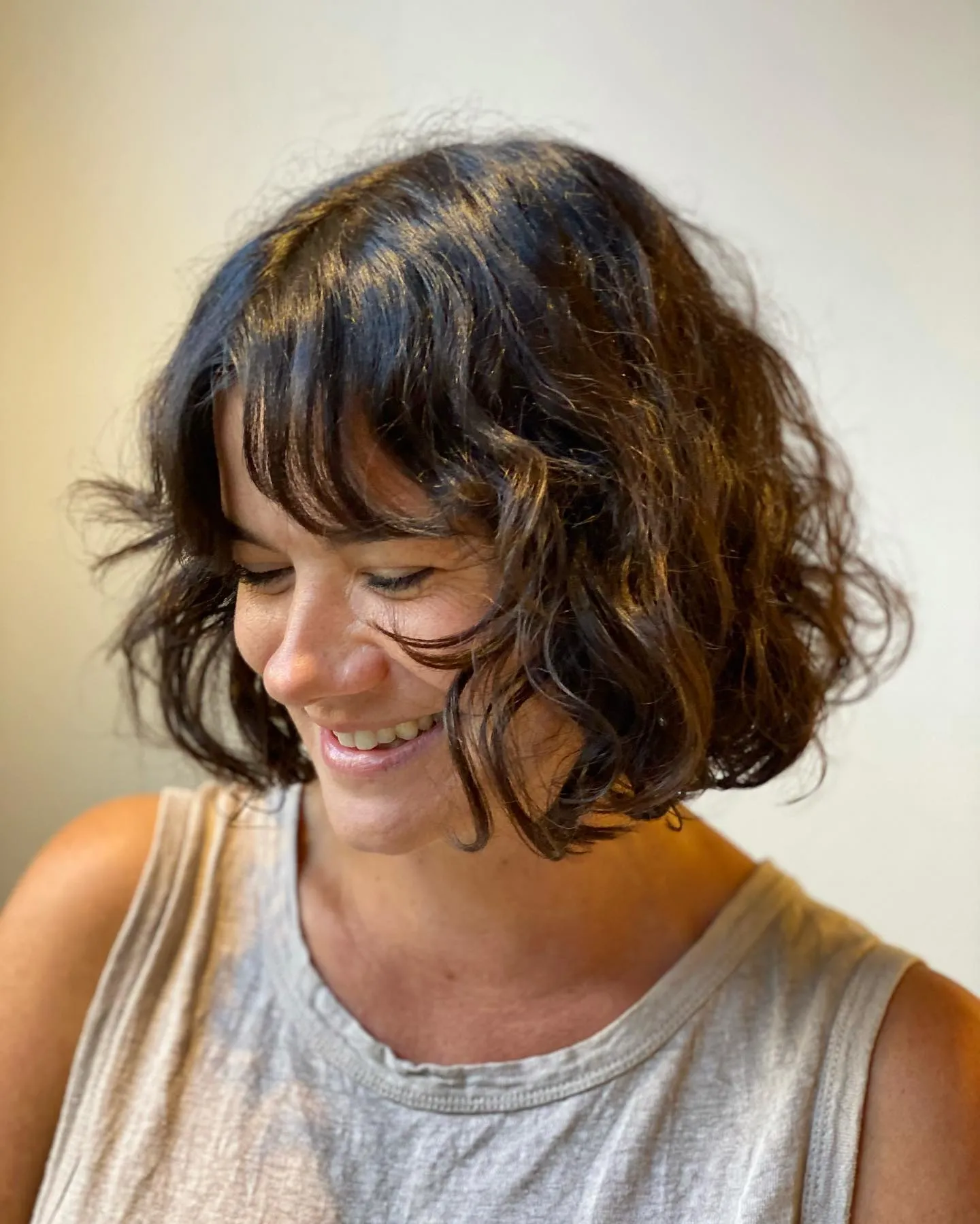 Wavy bob with short textured fringe