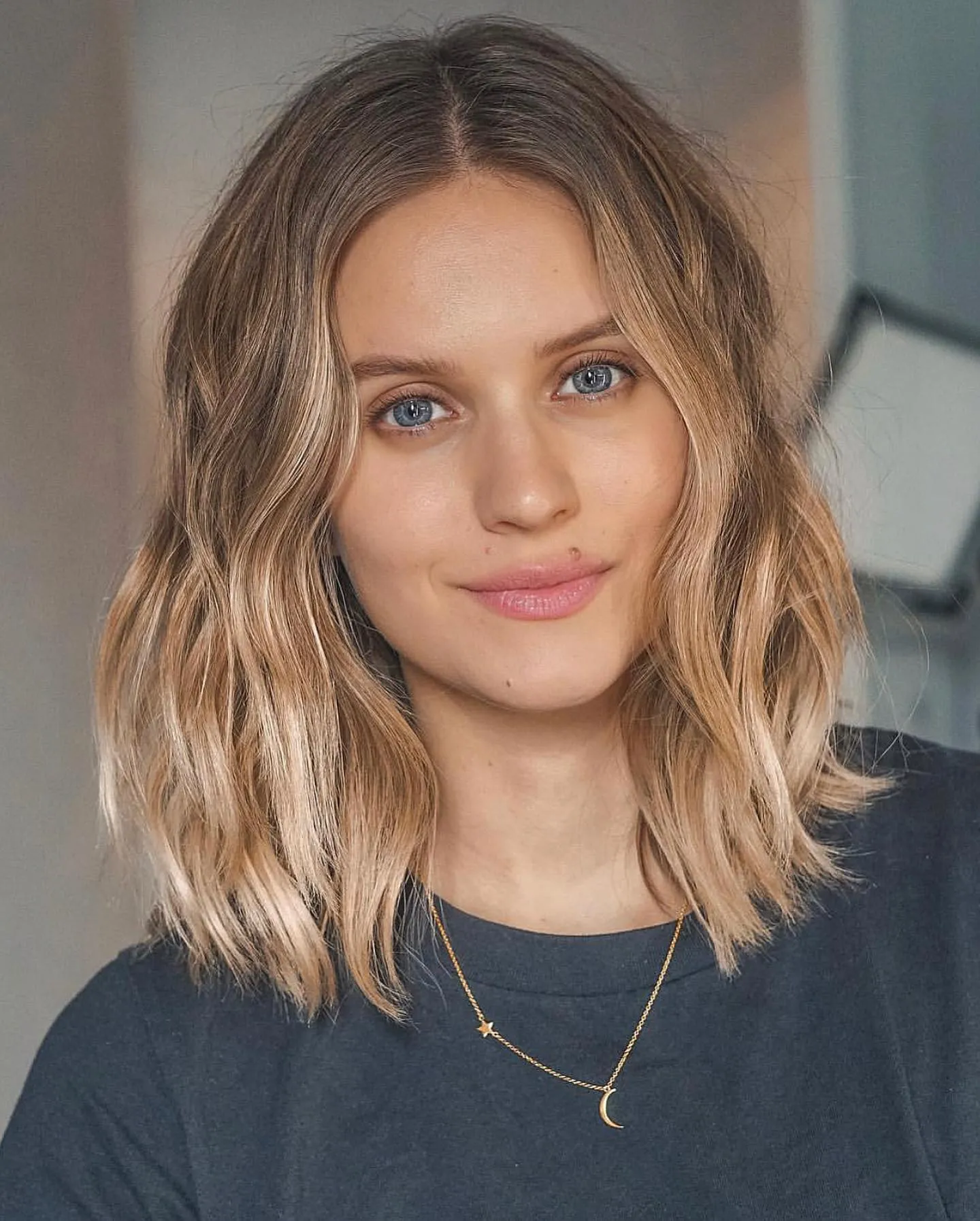 Beachy wavy lob with face-framing pieces