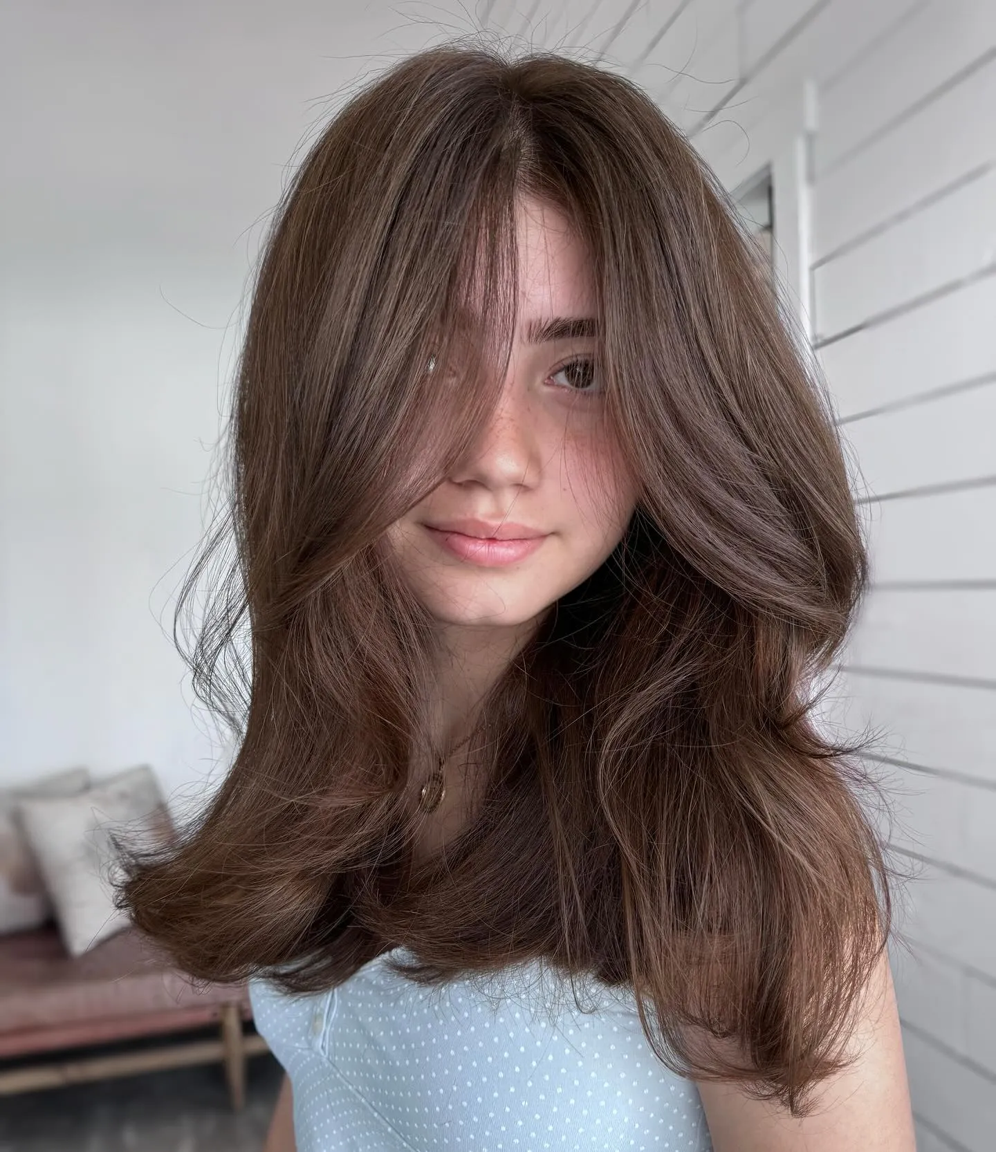 medium-length-hairstyles-for-round-faces