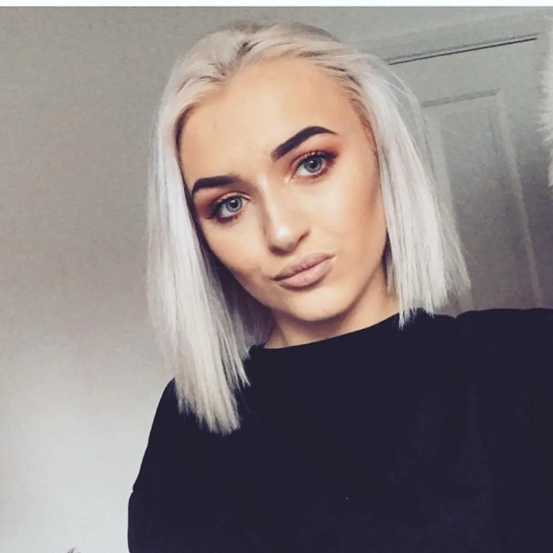 Sleek straight midi bob with a blunt finish