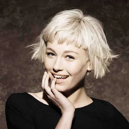 Textured cropped pageboy haircut with short fringe
