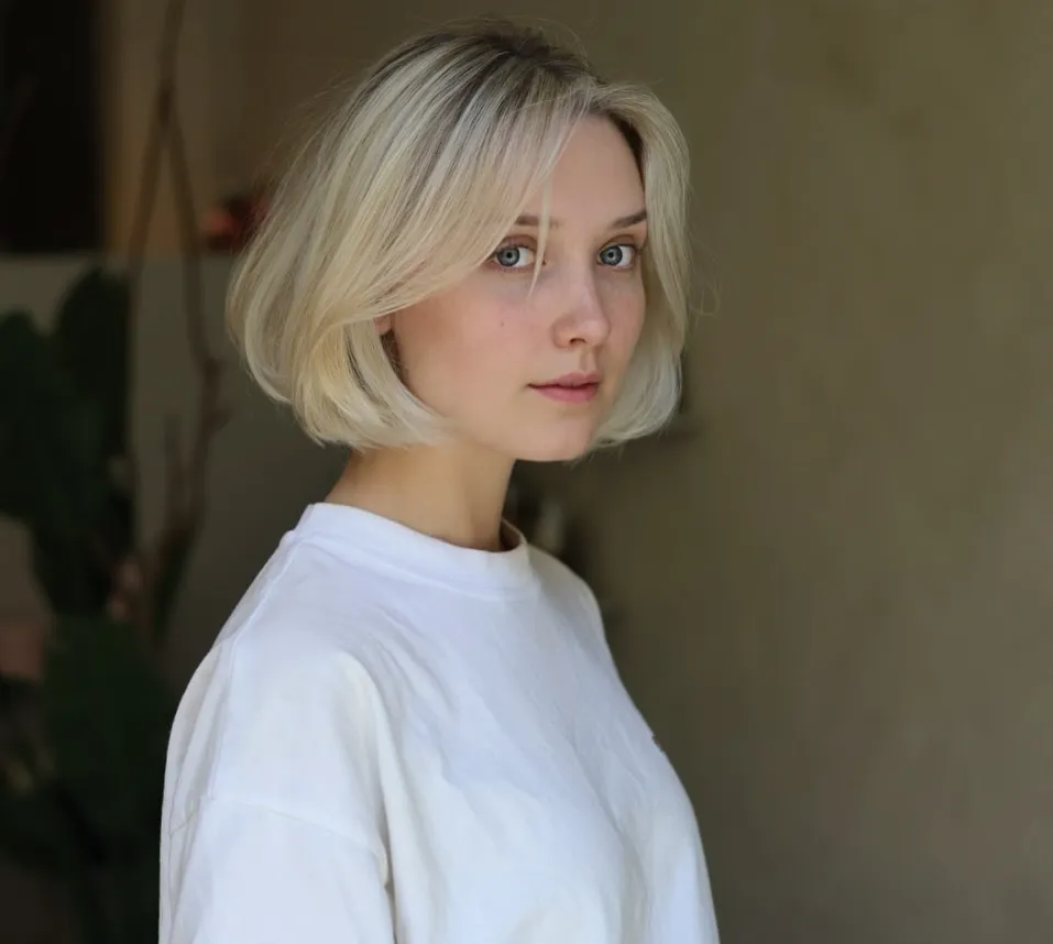 Side-parted rounded bob with smooth volume