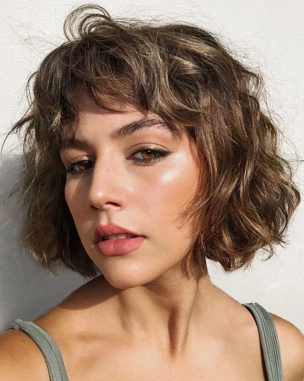 Wavy rounded bob with piecey fringe
