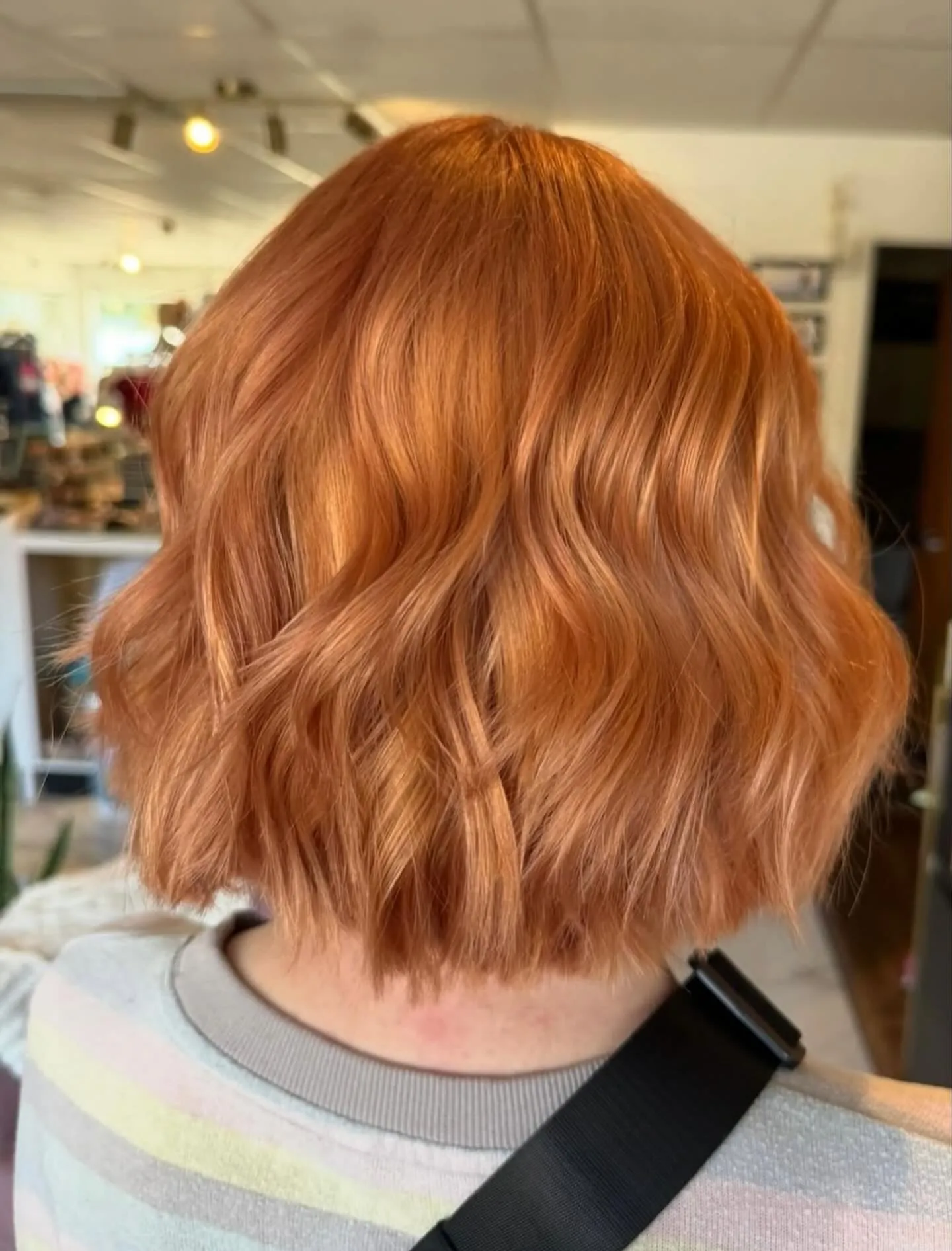 Copper wavy bob with tousled texture