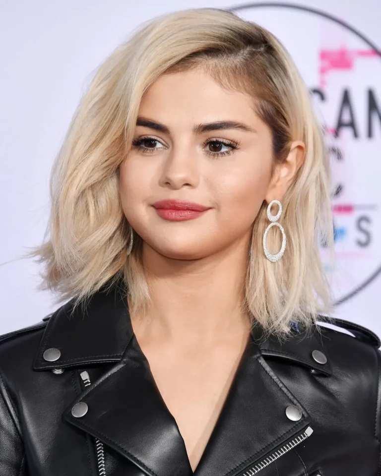 Shoulder-Length Hair Ideas for Round Face