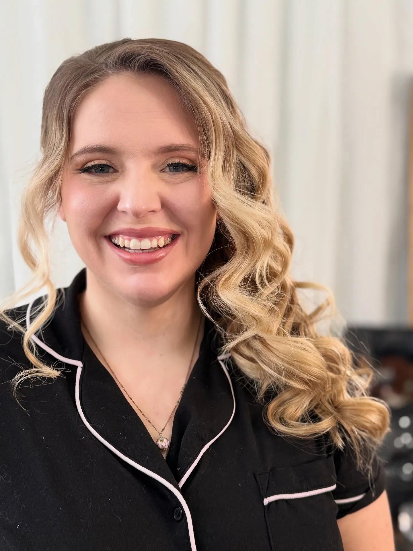 Shoulder-length blonde waves with a soft side part