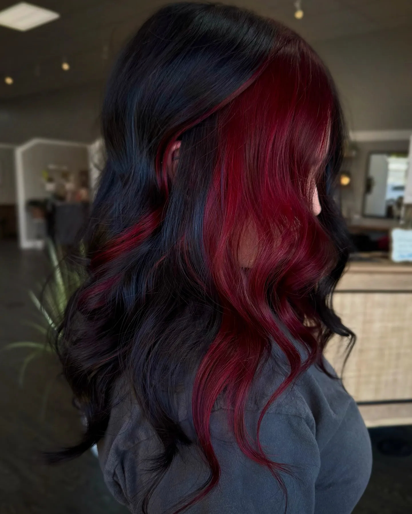 Black waves with vivid crimson face-framing panel