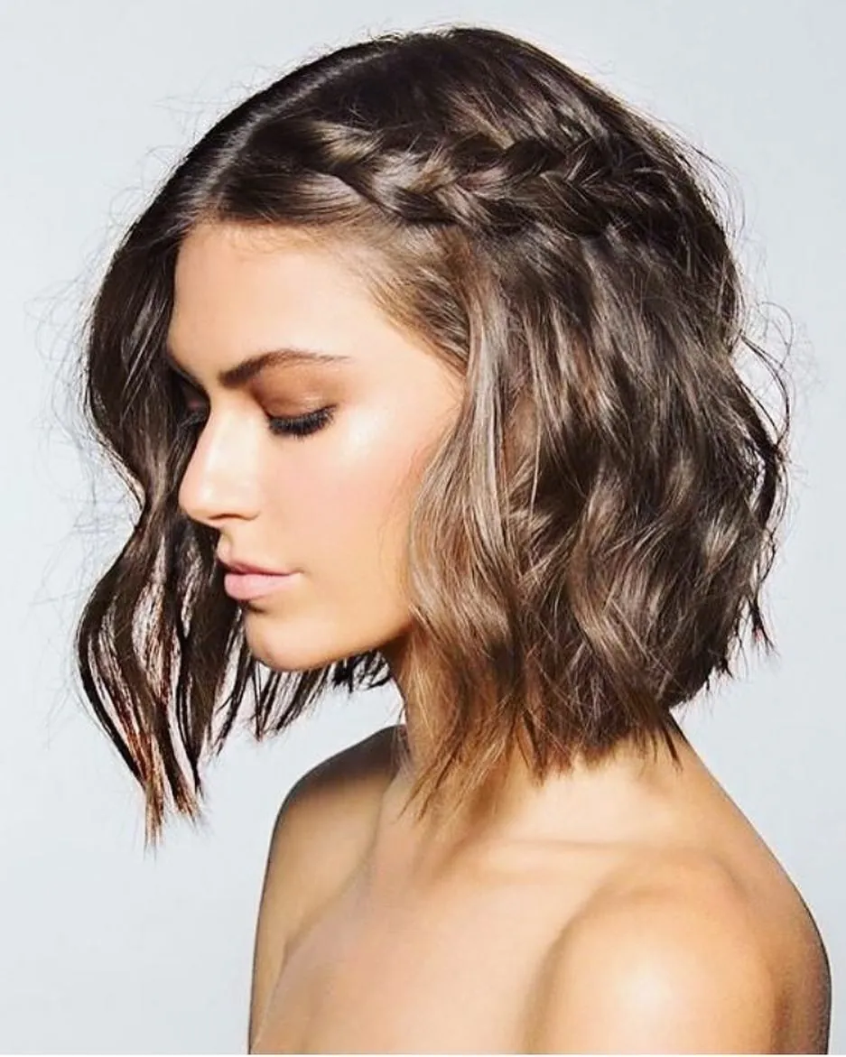 Wavy short bob with a small side braid
