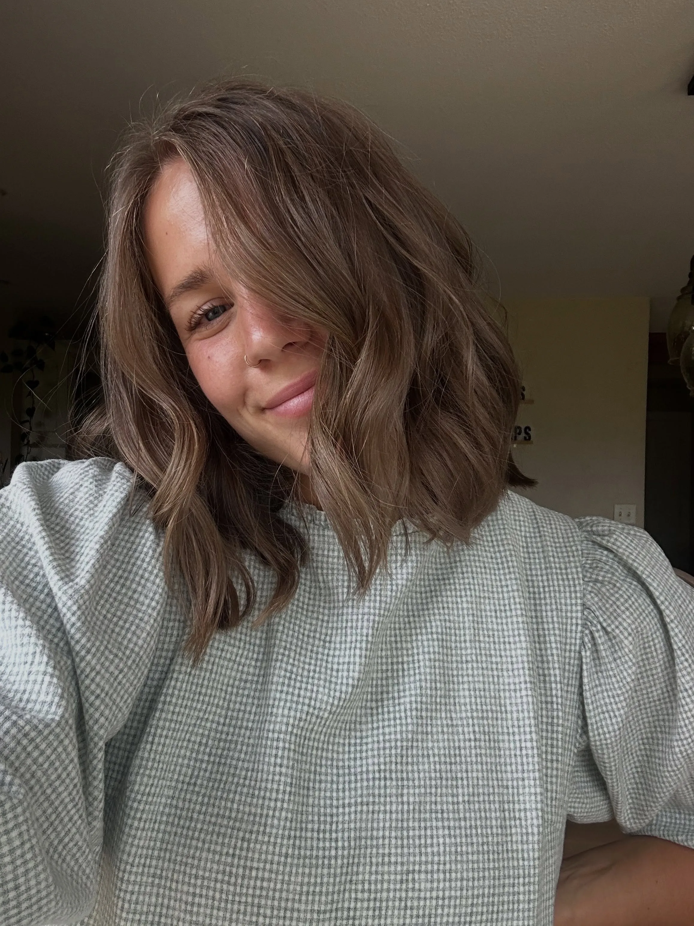 Shoulder-length lob with soft waves and outward-bent ends