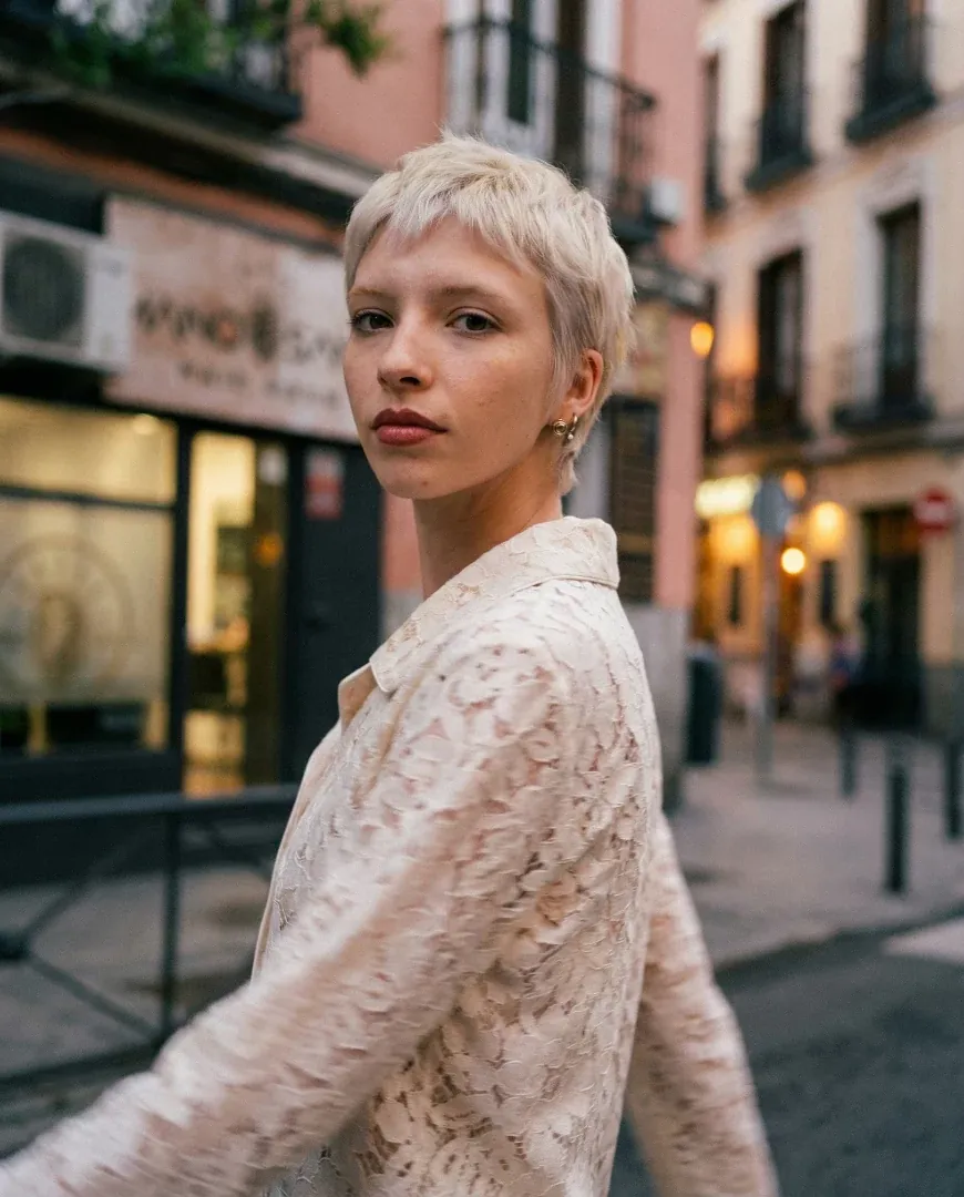 Platinum Close Crop in blonde hair