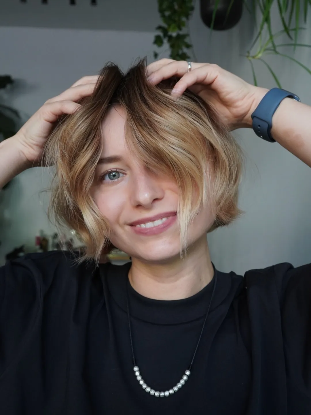 Layered bubble bob with face-framing pieces and side volume