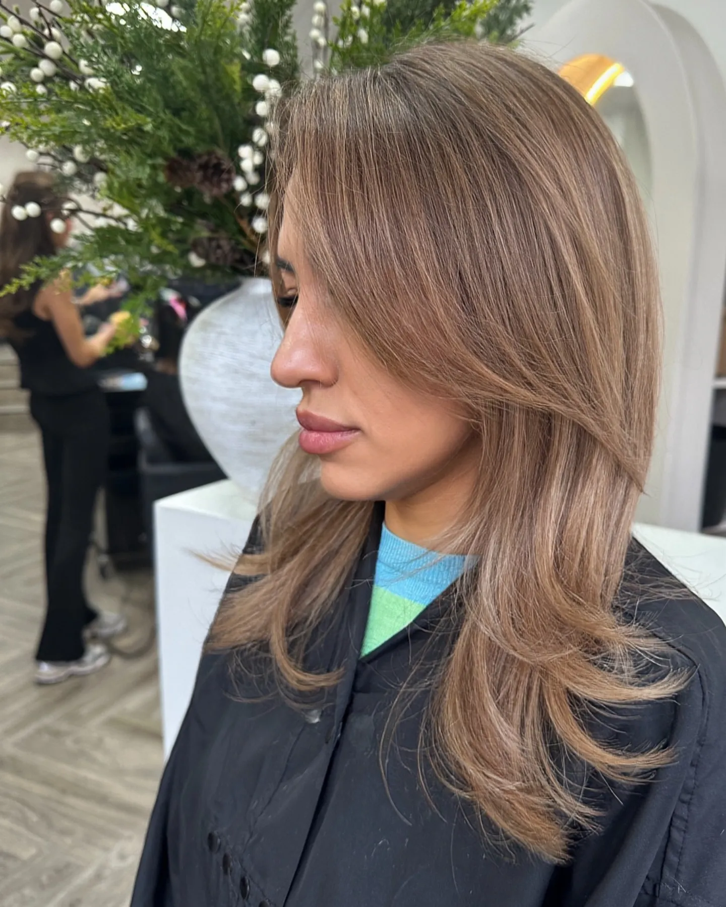 Layered neutral brown lob with soft highlights