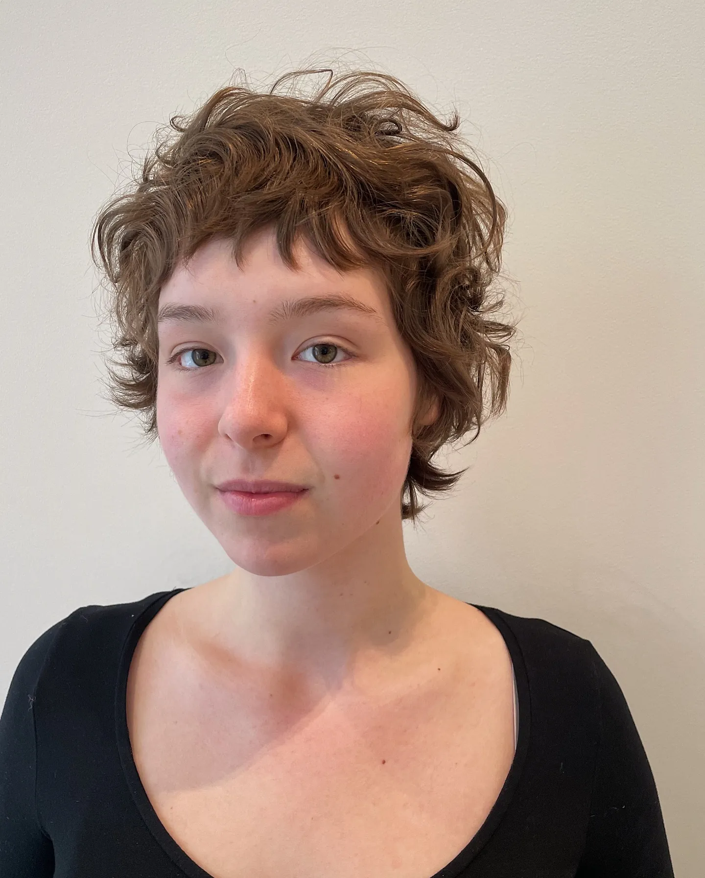 Wispy wavy bixie with short fringe and flicked side layers
